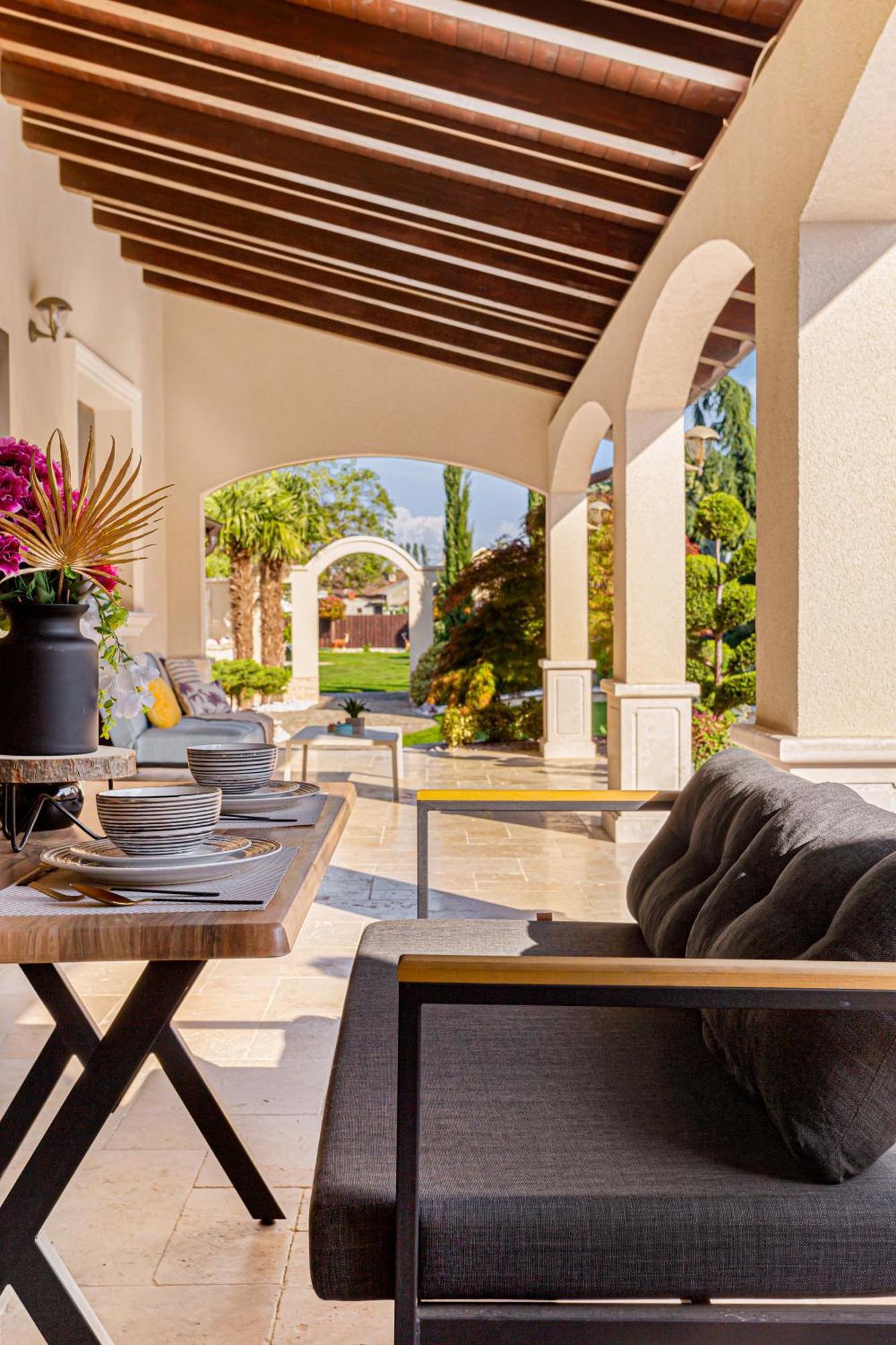 Sika Palladium Garden & Spa Central Apartment Arad Exterior foto